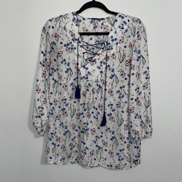 cute tahari floral blouse with cute tie accent M - Picture 1 of 4